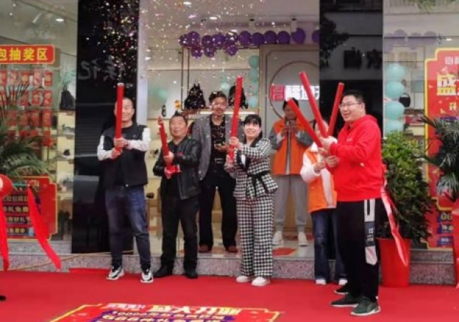 賀：福連升品牌河南新鄉(xiāng)長(zhǎng)垣老北京布鞋店正式開(kāi)業(yè)！