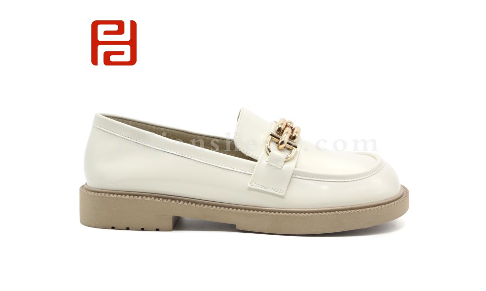 春季新款女鞋低跟時尚休閑樂福鞋亮面ins小皮鞋